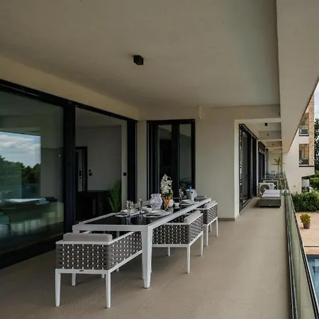 Panorama Corner